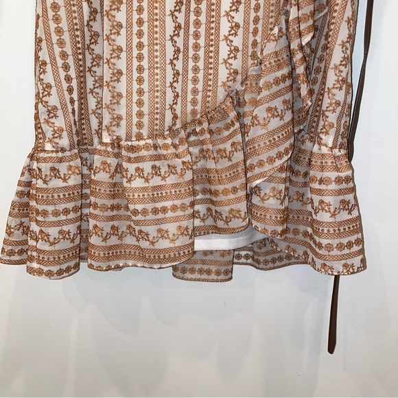 Elegant Beige Patterned Dress - Picture 3 of 8